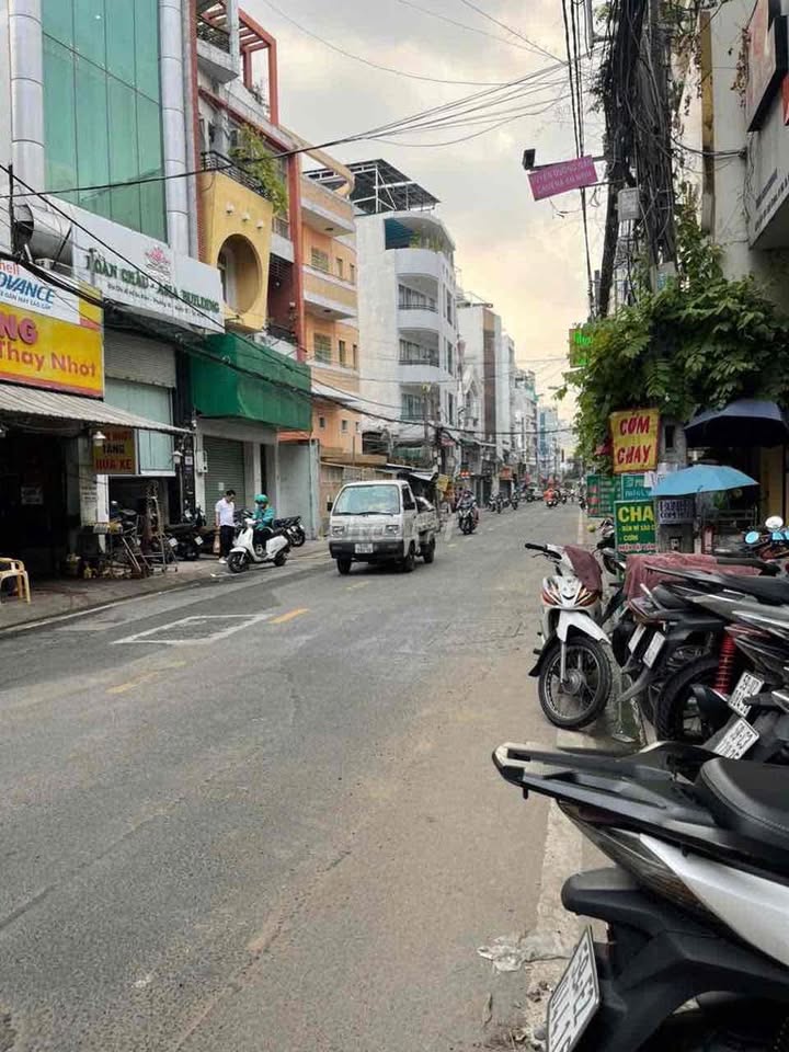 Cho thuê mặt bằng trệt mặt tiền Nguyễn Tiểu La, Q.10 - Chỉ 12 triệu/tháng, kinh doanh ngay!