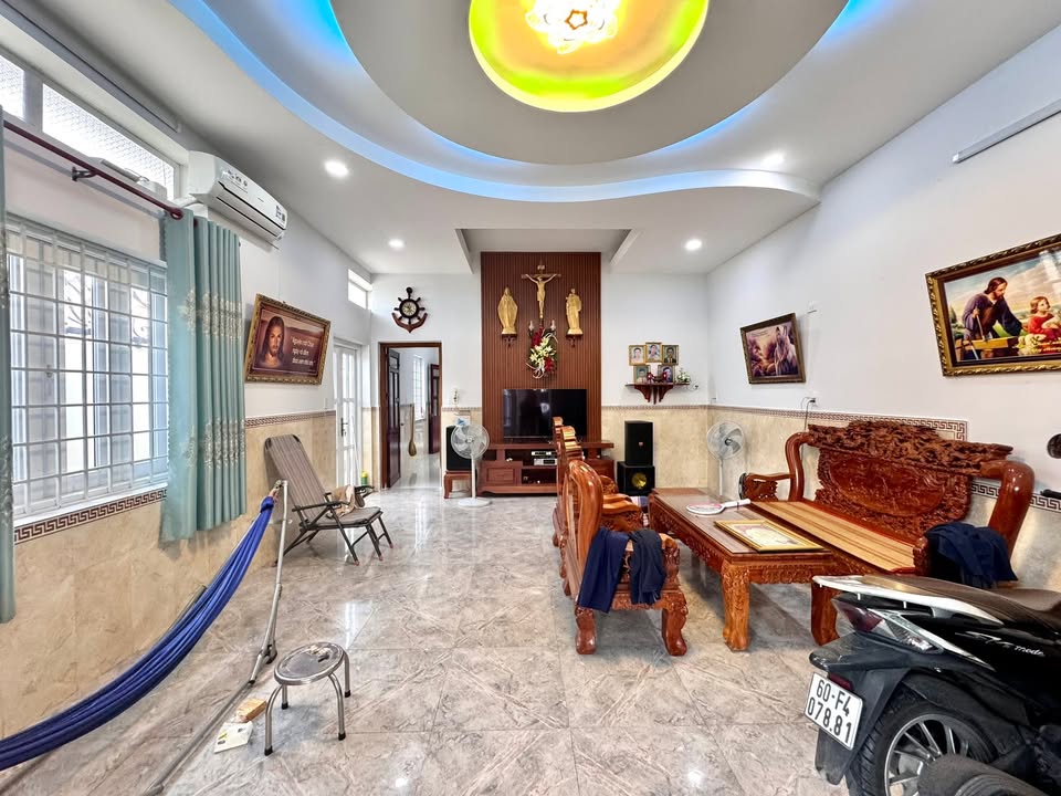 Nhà mặt tiền kinh doanh Hố Nai 149m² giá 5.7 tỷ - Sổ đỏ chính chủ!