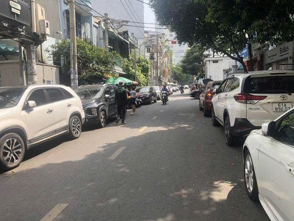 Cho thuê mặt tiền đường Nguyễn Văn Nguyễn, quận 1, diện tích 36m² - Kinh doanh thuận lợi!