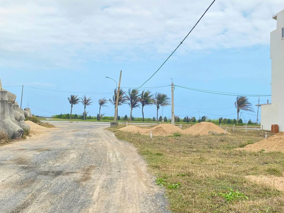 Đất nền mặt tiền Tô Hiệu, Phú Đông 120m² giá 3.8 tỷ - Gần bãi tắm tuyệt đẹp!