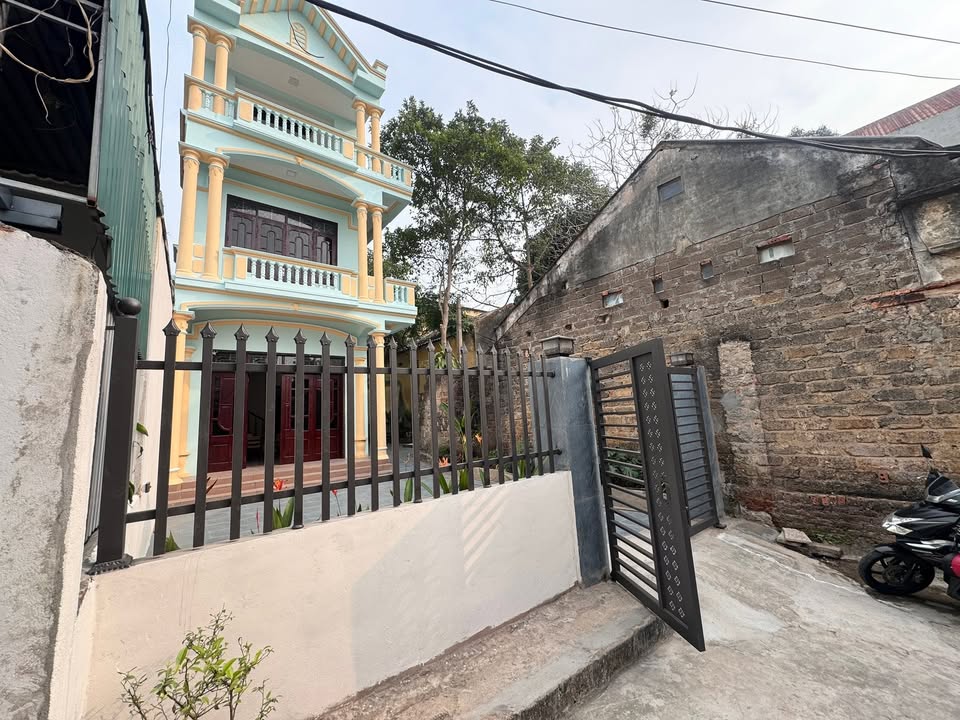 Nhà riêng Vân Cơ, Việt Trì 161.7m² giá 3 tỷ - Nhà sẵn ở, sân rộng thoáng mát!