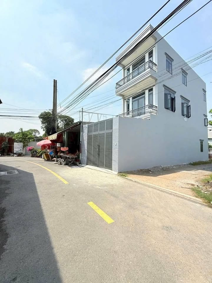 Nhà hoàn công 3 tầng kiên cố đường Đặng Văn Mây Dĩ An 82m² giá chỉ 5.35 tỷ - Sẵn sàng vào ở!