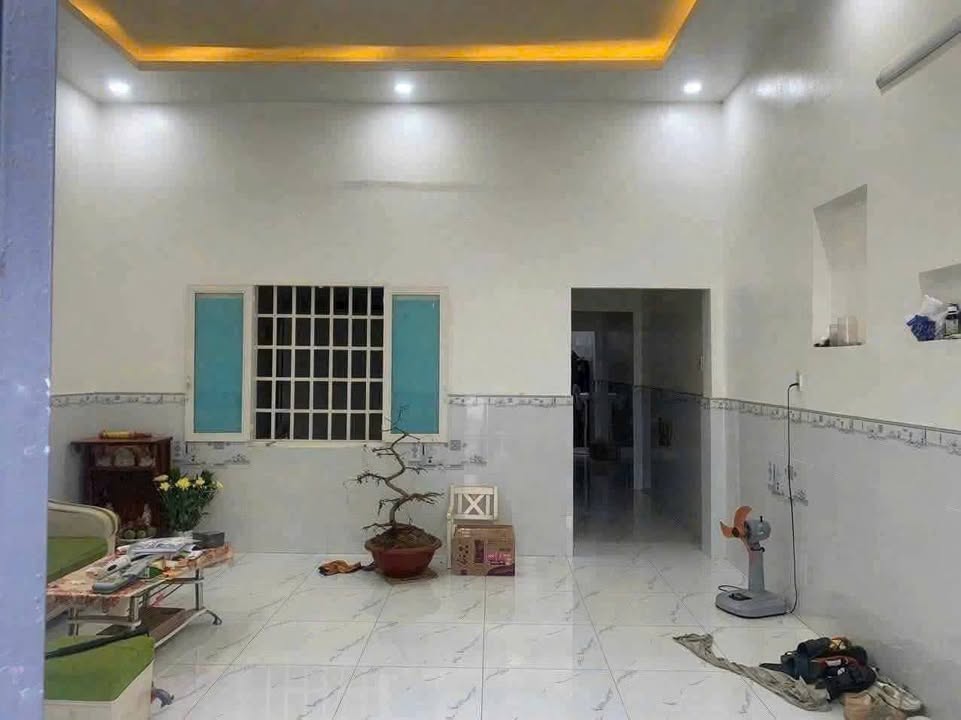 Nhà cấp 4 Dĩ An 70m² giá 2.85 tỷ - Sổ hồng riêng, gần ngã tư Mồi!