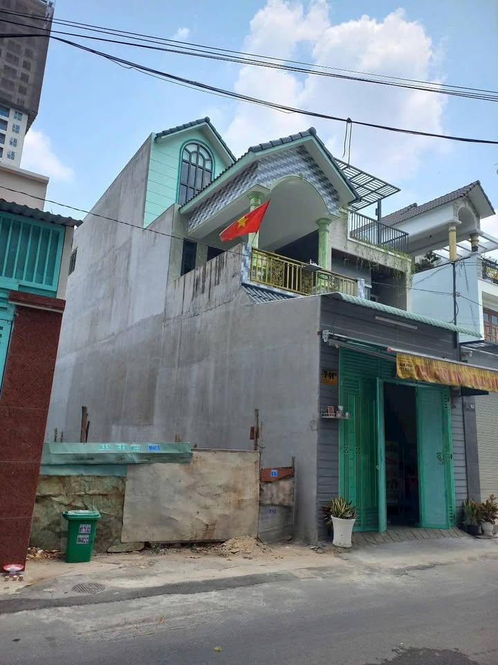 Nhà riêng Dĩ An 100m² giá 4 tỷ - Cơ hội kinh doanh hấp dẫn!