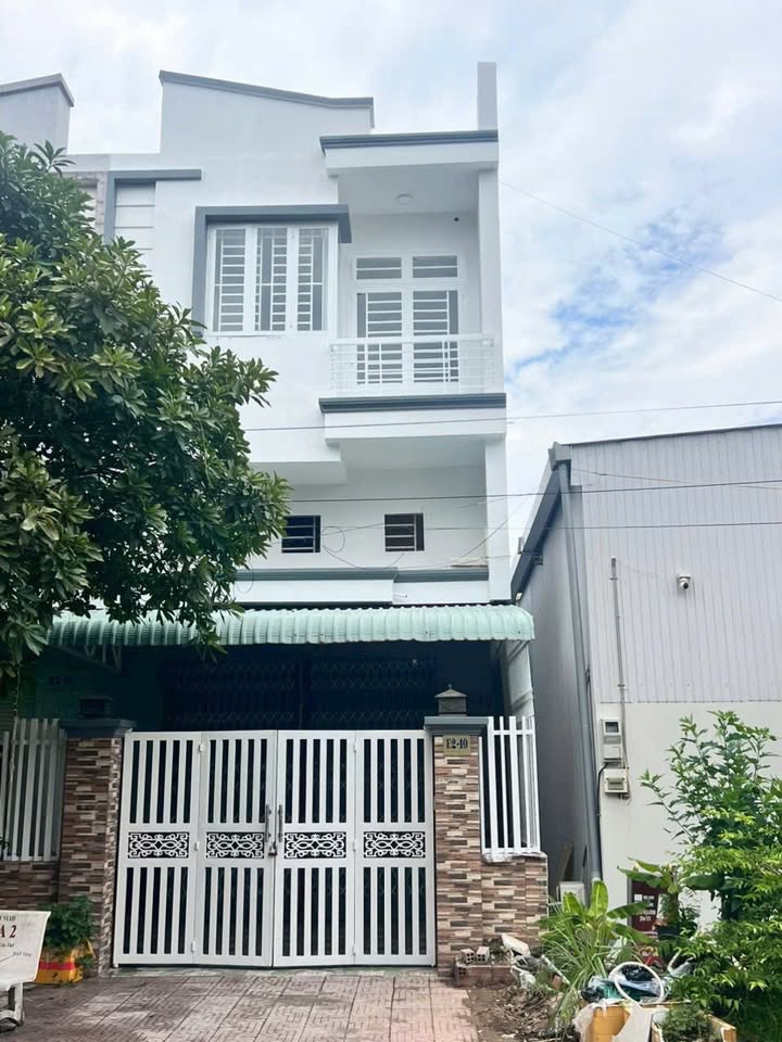 Nhà phố Cái Răng Cần Thơ 125m² giá 4.3 tỷ - Sổ hồng chính chủ, nội thất đầy đủ!
