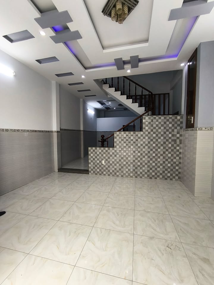Nhà 3 tầng đường Nguyễn Trọng Tuyển, 35m² giá 4 tỷ - Sẵn sàng vào ở ngay!