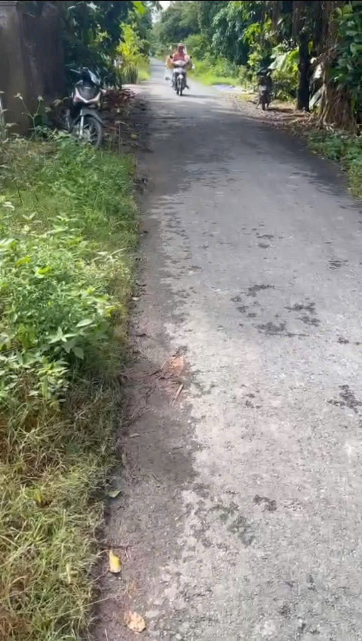 Đất nền đường Bờ Đông kênh Tân Thành A 225m² giá 360 triệu - Sổ đỏ chính chủ, gần trường học!