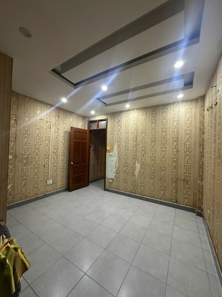 Bán nhà mặt phố Nguyễn Thanh Bình, Hà Đông 34m² giá 13.2 tỷ - Kinh doanh đỉnh cao!