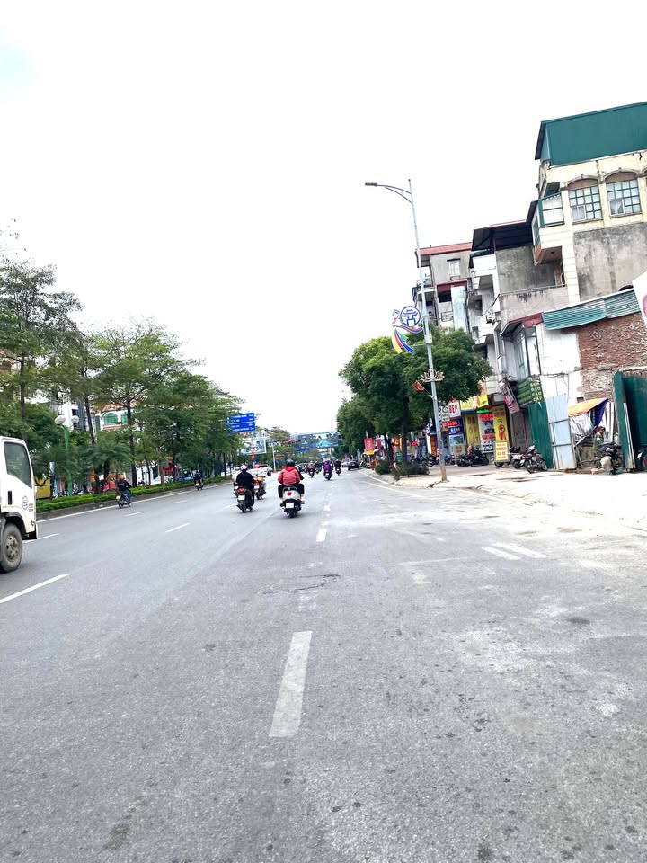 FrontHouse Đàm Quang Trung Long Biên 50m² giá 15 tỷ - Kinh doanh đỉnh cao!