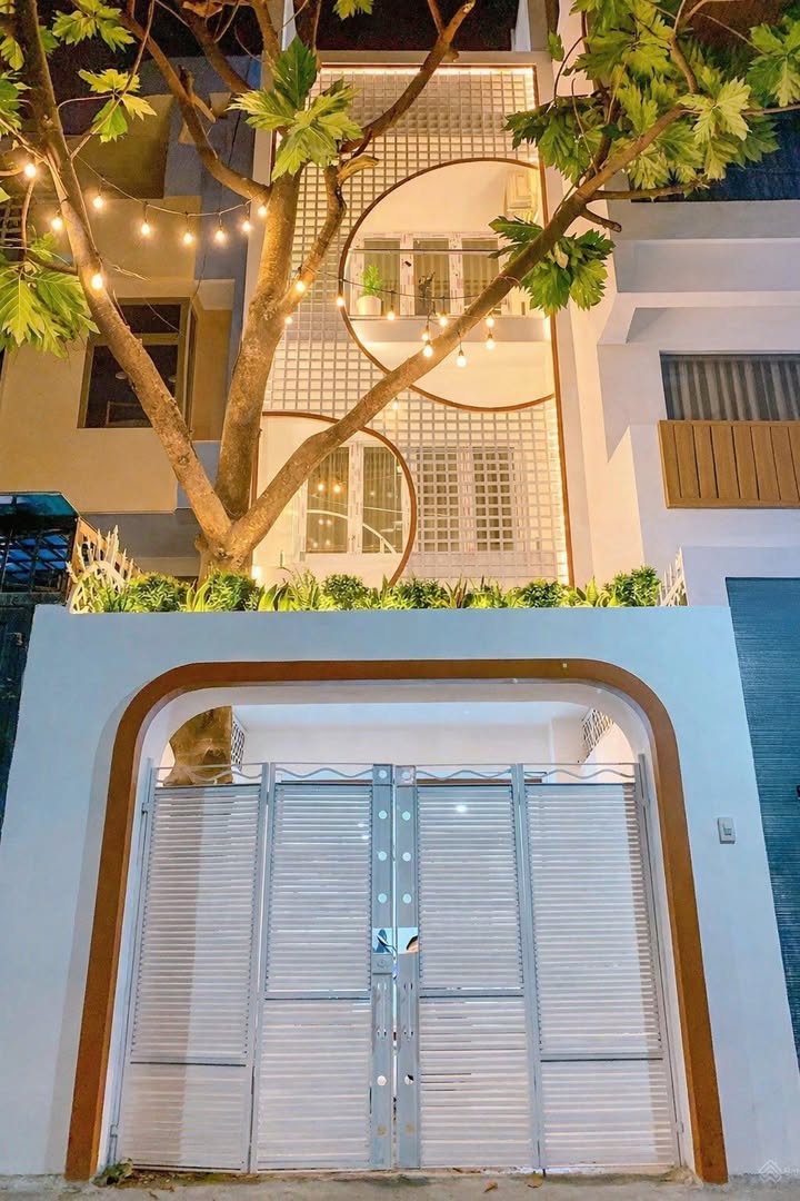 Nhà thuê mới tinh tại Lê Văn Sỹ, Phú Nhuận 90m² giá 20 triệu - Phù hợp cho spa, văn phòng!