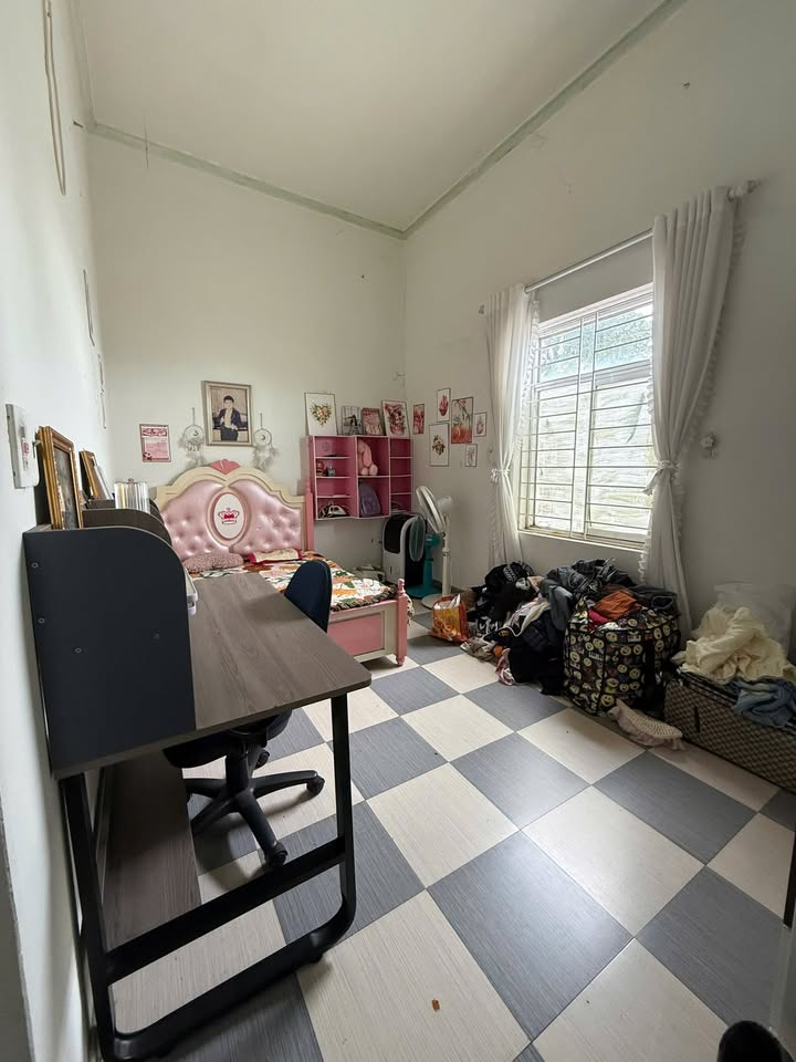 Nhà 3 tầng tại phường Cẩm Sơn, Quảng Ninh, 100m² giá 1.55 tỷ - Chính chủ bán gấp!