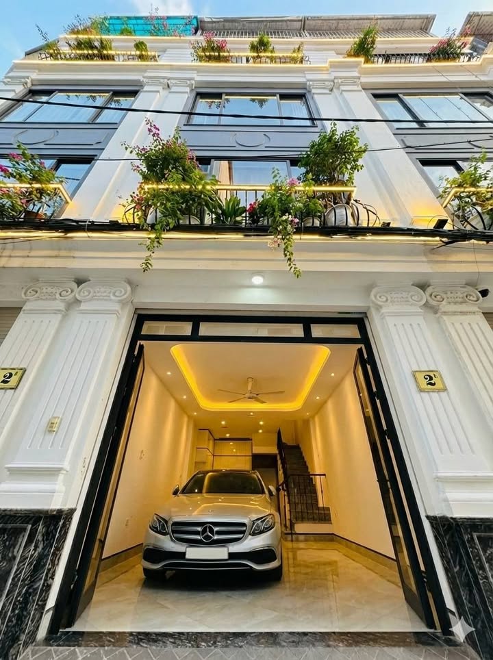 Nhà 5 Tầng Ngọc Thụy 42m² giá 13 tỷ - Ô Tô Tránh, Kinh Doanh Đỉnh!