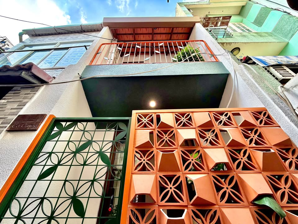 Nhà phố Phú Nhuận 33m² giá 5.5 tỷ - Gần chợ, trường học, bệnh viện!