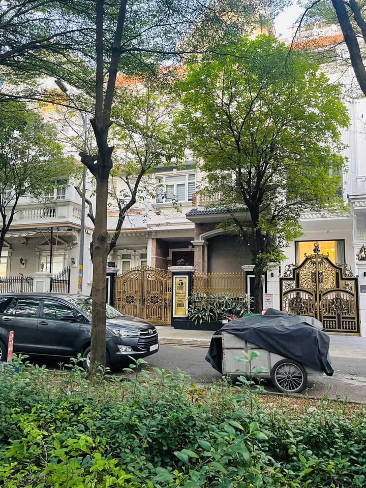 Biệt thự liền kề Him Lam Quận 7 150m² giá 42 tỷ - Không gian sống lý tưởng!