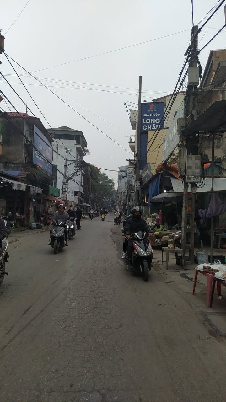 Nhà riêng thôn 3 Vạn Phúc 37m² giá 3.1 tỷ - Ô tô đỗ sát, gần trường, gần chợ!