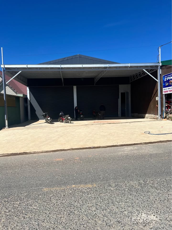 Kho xưởng cho thuê tại Đạ Nhim 400m² giá 15 triệu - Mặt tiền trung tâm thuận lợi!