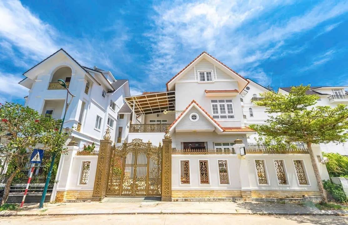 Biệt thự mặt tiền Nguyễn Thị Nghĩa, Đà Lạt 290m² giá 54 tỷ - Pháp lý sổ riêng!