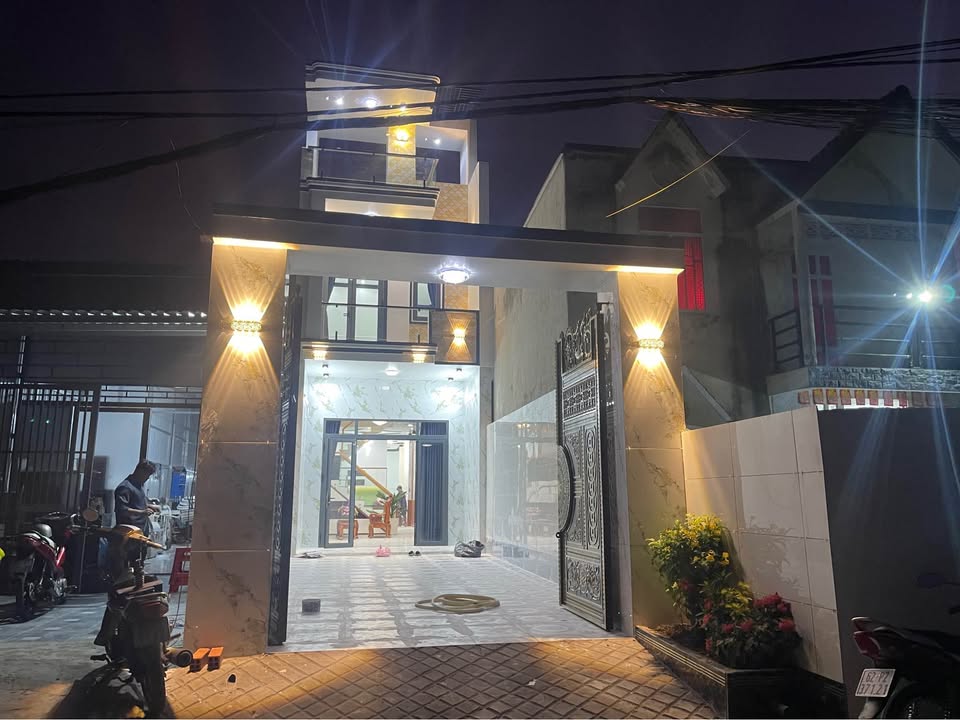 Nhà mặt tiền đường bê tông giọt đắng Đức Hòa 120m² giá 2.85 tỷ - Sẵn sàng bàn giao ngay!