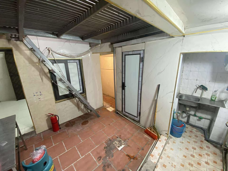 Căn hộ cho thuê mặt phố Khâm Thiên 2PN giá 3 triệu - Diện tích rộng rãi, tiện nghi đầy đủ!