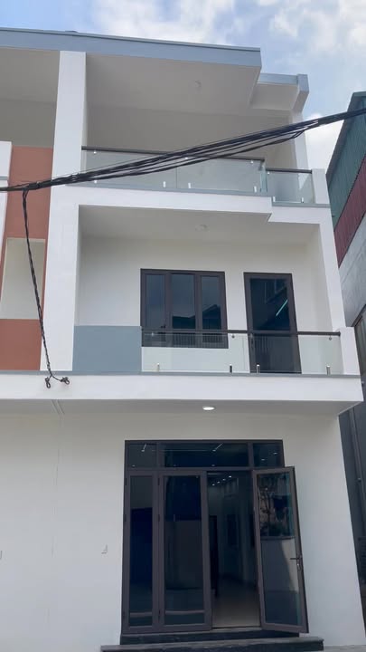 Nhà 3 tầng góc đẹp tại ngách 20/50 Trương Hán Siêu, Ninh Bình 95m² giá 500 triệu - Sẵn sàng vào ở!