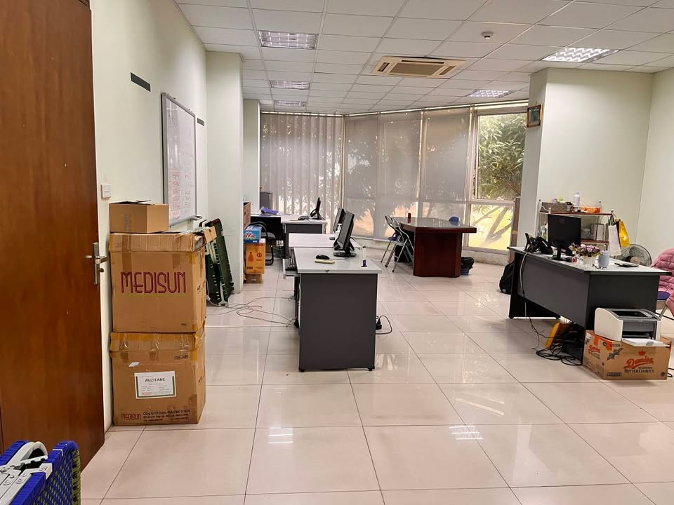 Cho thuê nhà 4 tầng mặt phố Mạc Thái Tông 157m² - Giá chỉ 100 triệu/tháng!