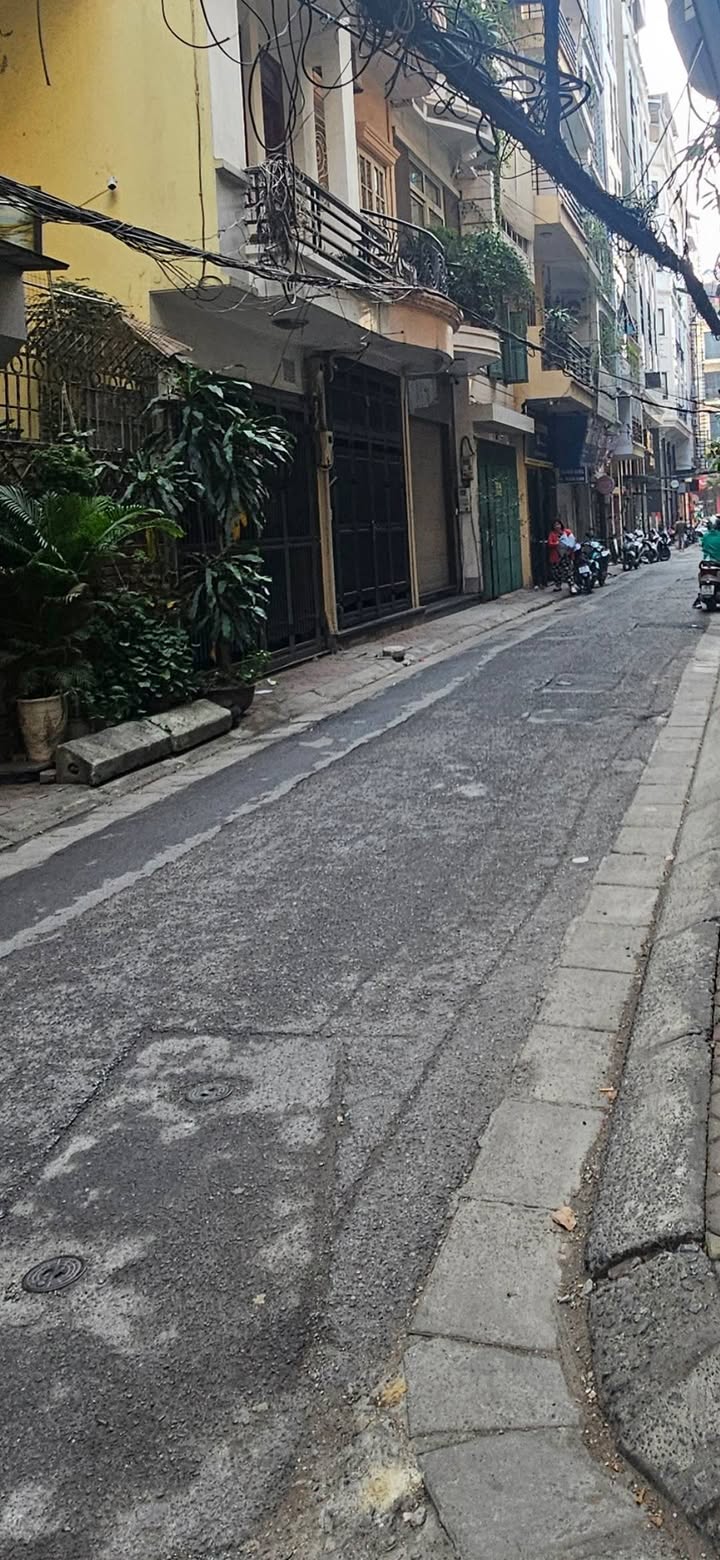 Nhà riêng Giảng Võ, Ba Đình 60m² giá 19 tỷ - Ô tô vào tận nhà, gần thang máy!