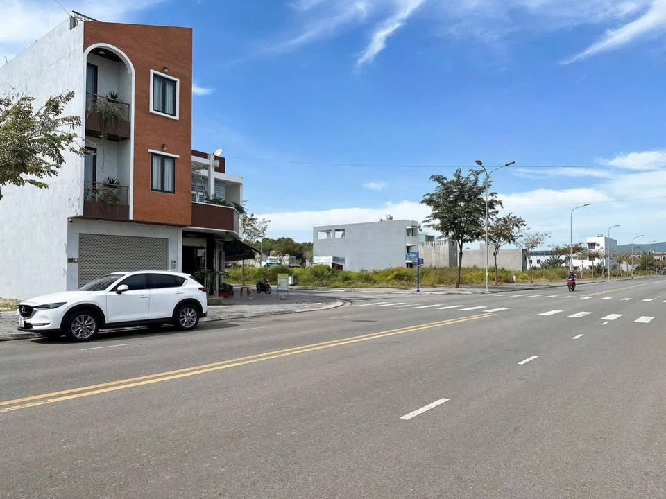 Bán nhà mặt tiền Hoàng Hoa Thám, 97m² giá chỉ 3.48 tỷ - Cơ hội vàng trước Tết!