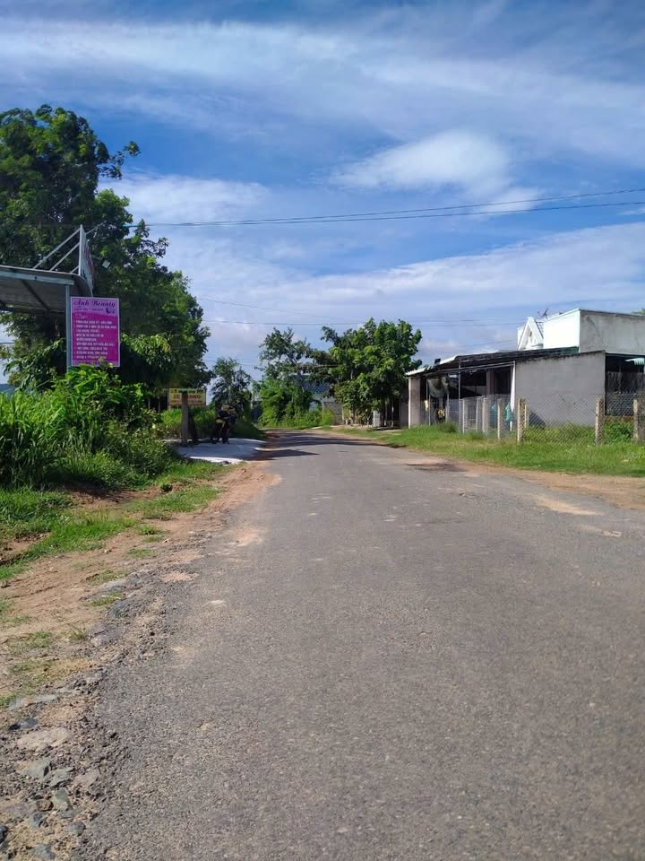 Đất thổ cư Mặt tiền nhựa Xã Hàm Chính 150m² giá 390 triệu - Cơ hội đầu tư tuyệt vời!