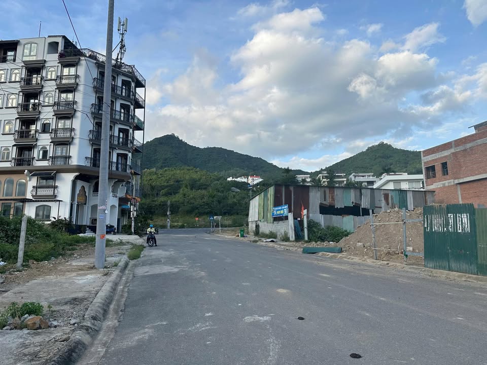 Đất nền Vĩnh Hòa Nha Trang 320m² giá 17.6 tỷ - Cơ hội vàng cho đầu tư!