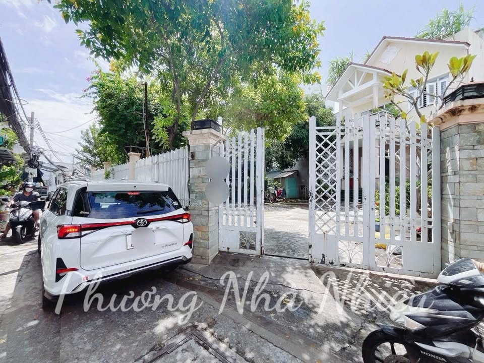 Biệt thự sân vườn Tân Quy Quận 7 300m² giá 16.9 tỷ - Không gian sống lý tưởng!