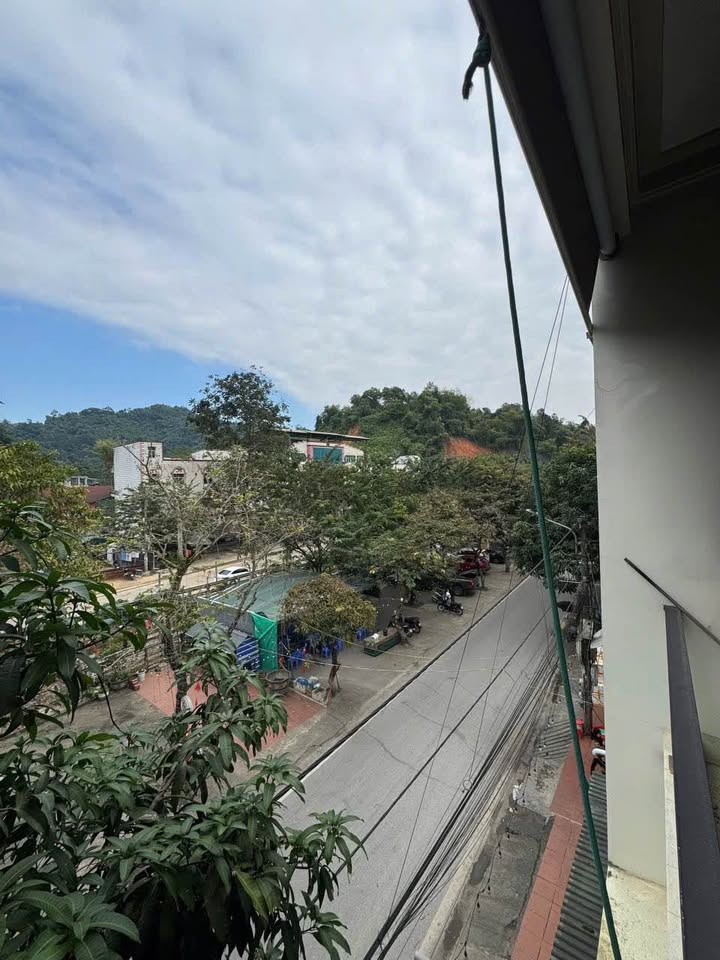 Nhà 3 tầng hiện đại tại Đường Nguyễn Tri Phương, Phường Lào Cai 80m² giá 4.9 tỷ - Khu vực kinh doanh sầm uất!