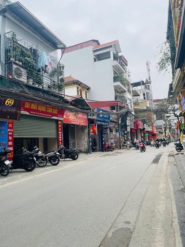 Nhà mặt phố Vĩnh Hưng 50m² giá 12.3 tỷ - Sổ đỏ chính chủ, cho thuê kinh doanh!