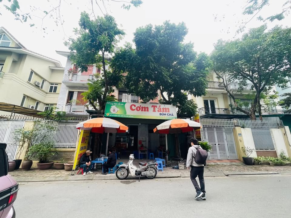 Cho thuê Biệt thự Sài Đồng 140m² giá 11 triệu - Vỉa hè rộng, ô tô tránh nhau!