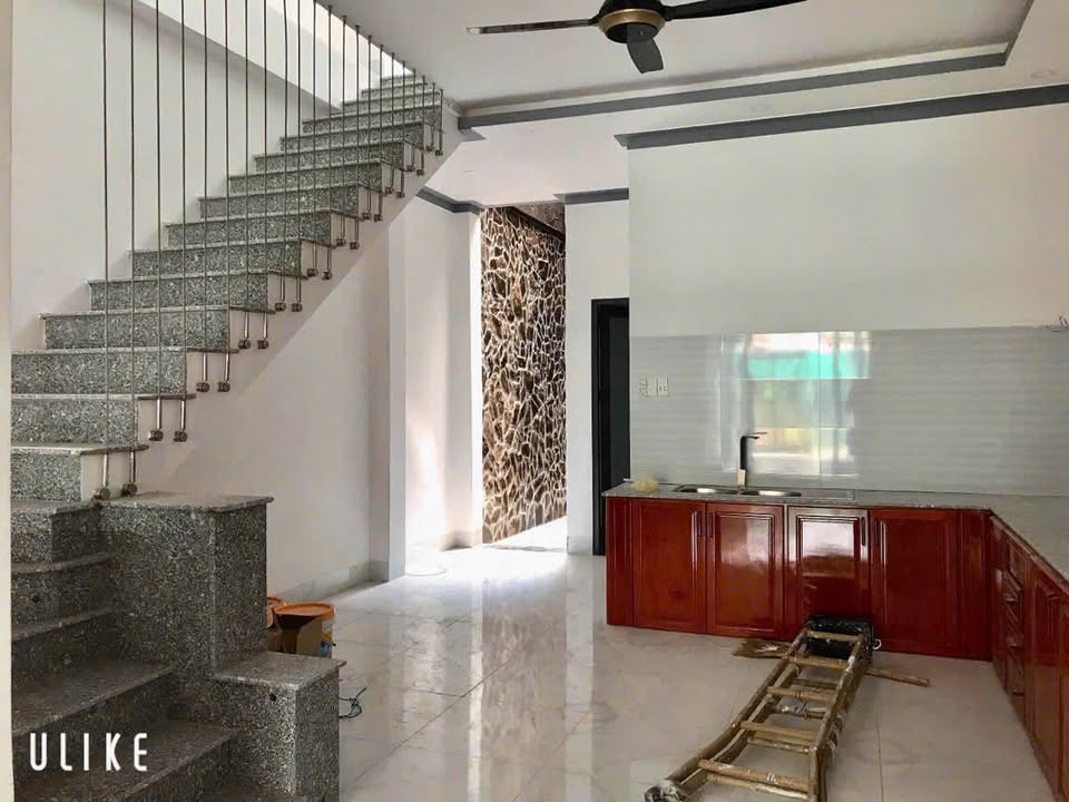 Nhà mới xây hiện đại P8, đường Nguyễn Văn Lâu, 112m² giá 2.25 tỷ - Sẵn sàng dọn vào ở!