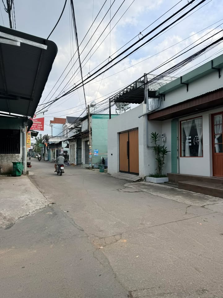 Nhà xưởng cho thuê tại Nhơn Trạch 200m² giá 10 triệu - Đường nhựa 2 mặt tiền!