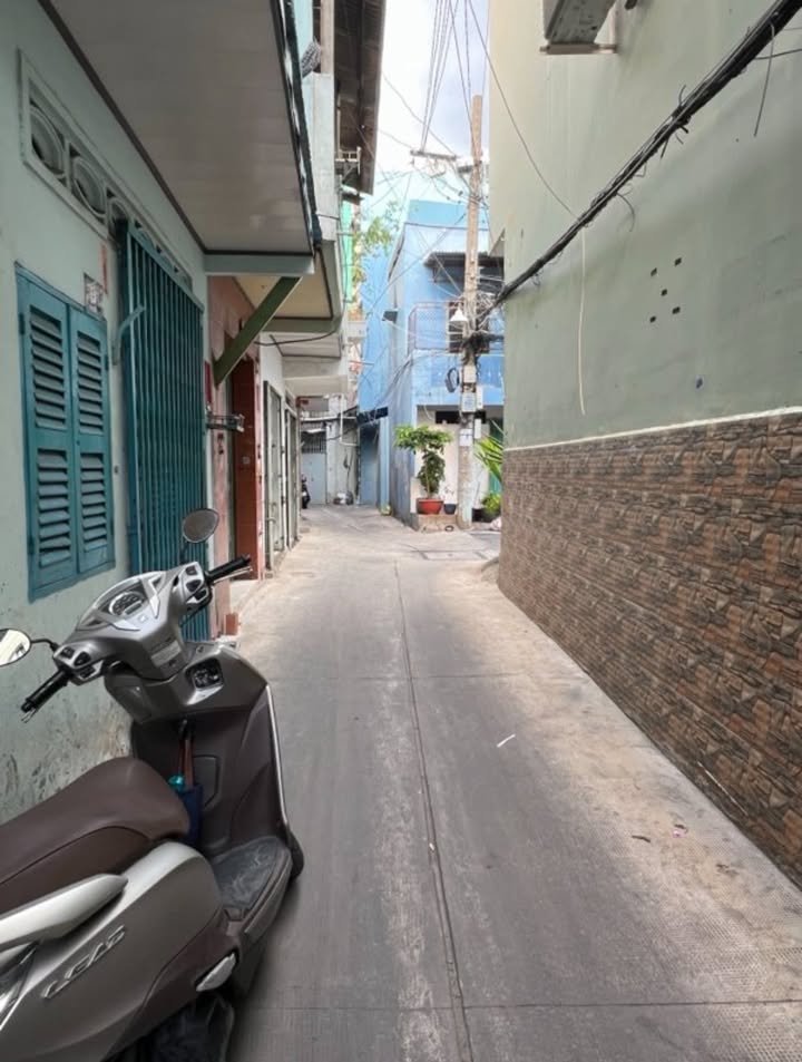 Nhà phố Lê Quang Sung, Quận 6 - 39.2m² giá 5.x tỷ - Tiện sửa hoặc xây mới!