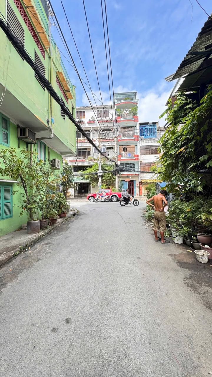 Bán nhà phố Lò Siêu, quận 11, 40m² giá 7.6 tỷ - Nhà đẹp, vị trí thuận lợi!