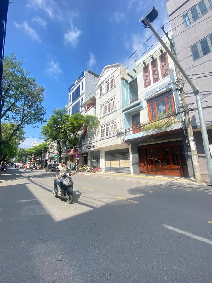 Nhà mặt tiền Lý Tự Trọng, Hải Châu, Đà Nẵng 90m² giá 13 tỷ - Tiềm năng kinh doanh cao!