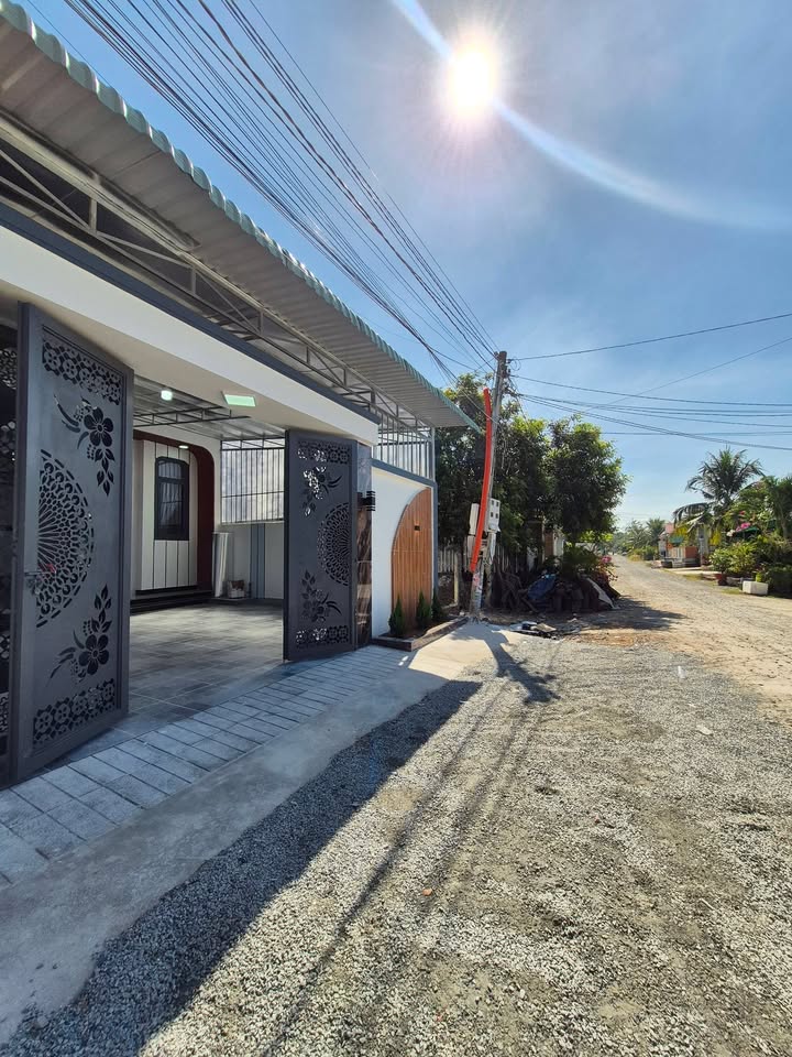 Nhà đẹp KP Ninh Bình, P. Ninh Thạnh, Tây Ninh 212.8m² giá 1.72 tỷ - Vị trí thuận tiện, giao thông dễ dàng