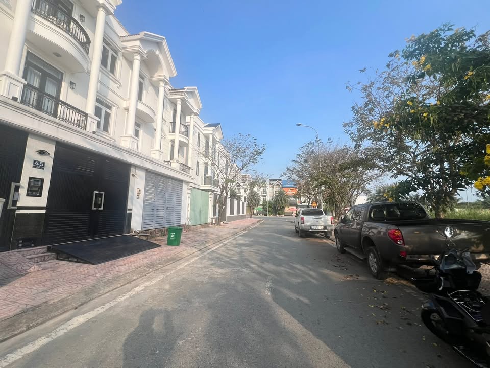 Nhà phố Centana Quận 9 100m² giá 9 tỷ - Full nội thất cao cấp!