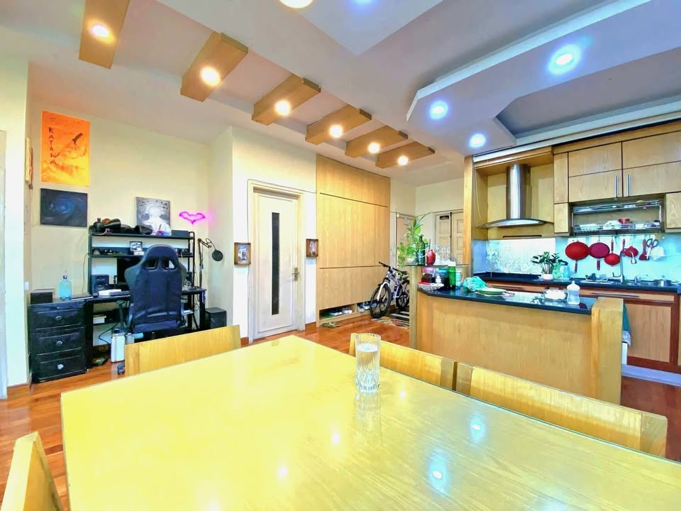 Chung cư Láng Hạ Đống Đa 200m² giá 17.5 tỷ - View hồ đẳng cấp!