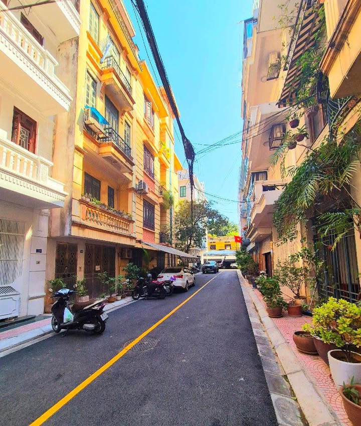 Nhà riêng 50m² 4 tầng Cầu Giấy giá 7 tỷ - Ô tô đỗ cửa, sẵn sàng vào ở!