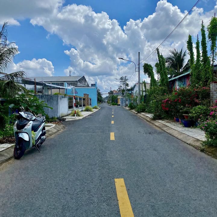 Đất nền mặt tiền đường 30/4, Phú Tân, Bến Tre 127m² giá 1.65 tỷ - Cơ hội đầu tư hấp dẫn!