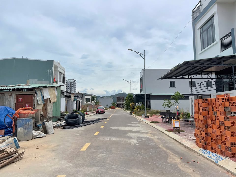 Đất mặt tiền Ecohome Nhơn Bình 95m² giá 2.45 tỷ - Sổ đỏ chính chủ sang tên ngay!