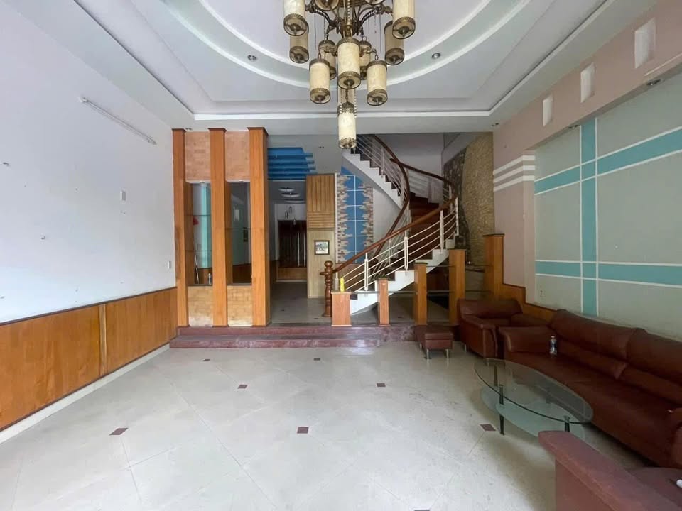 Nhà nguyên mặt tiền Chương Dương, Quy Nhơn 100m² giá 17 triệu - Thích hợp cho văn phòng và kinh doanh!