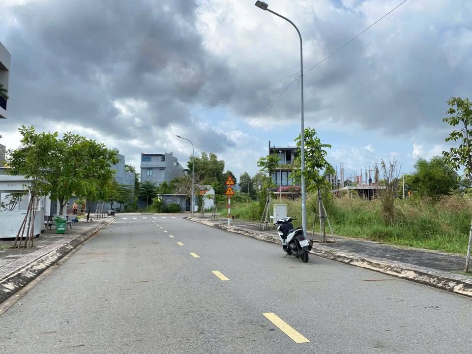 Bán lô đất mặt tiền Hoàng Xuân Nhị, Long Tâm, 80m² - Giá 3.25 tỷ, phong thủy tốt!