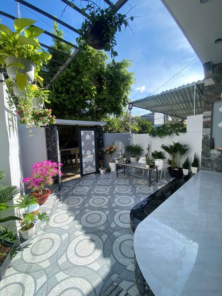 Nhà phố Văn Hải, Phan Rang 150m² giá 2.2 tỷ - Full nội thất, dọn vào ở ngay!