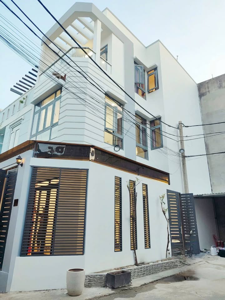 Nhà góc 2 mặt tiền Hẻm 41, Gò Cát, Phú Hữu 52,5m² giá 6.55 tỷ - Sổ đỏ chính chủ, hoàn công đầy đủ!