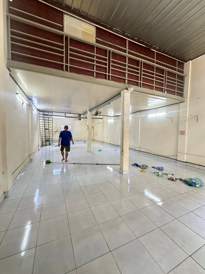 Nhà cho thuê hẻm Năm Châu, Tân Bình, 117m² - Phù hợp làm bưu cục, kho, cắt may