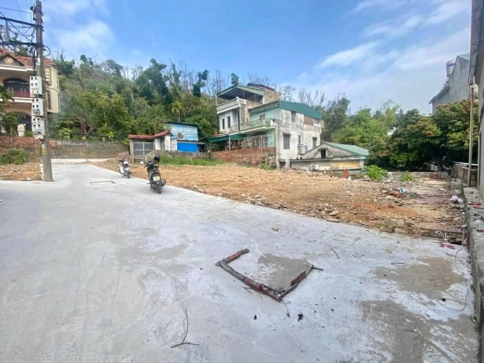 Đất nền Hồng Hà, Hạ Long 60m² giá 1.7 tỷ - Sổ đỏ vuông vắn, ô tô tận đất!